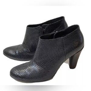 Ecco Women’s Shape 75 Black Faux Snake Skin Side‎ Zip Heeled Ankle Booties- 10